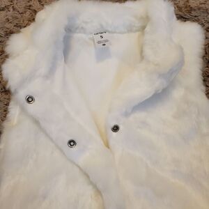 Carter's White Two-Button Fur‎ Vest Size 5